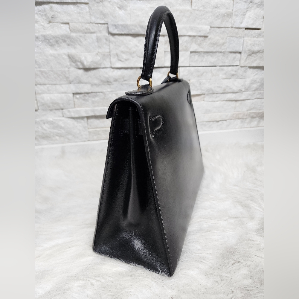 Hermès Kelly 28 in Black Box Leather with Gold Hardware - Picture 4 of 17